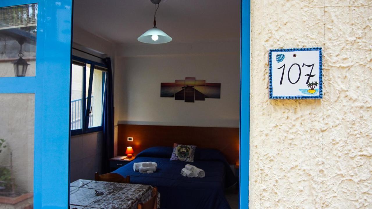Baia Di Naxos Aparthotel Giardini-Naxos Kültér fotó