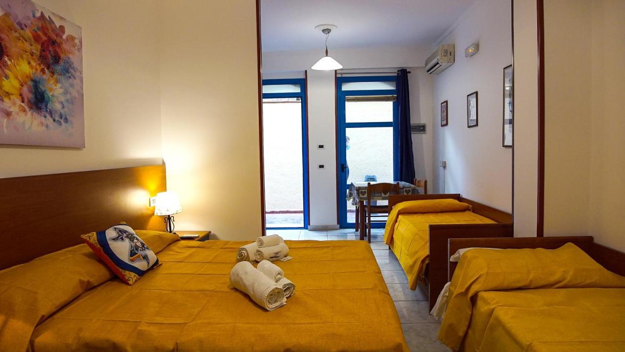 Baia Di Naxos Aparthotel Giardini-Naxos Kültér fotó