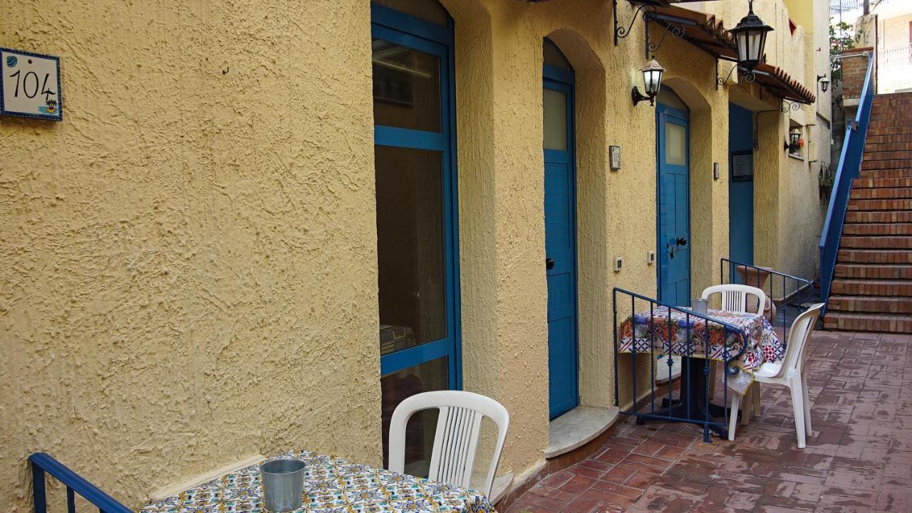 Baia Di Naxos Aparthotel Giardini-Naxos Kültér fotó